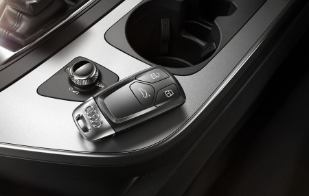 Опция комфортного закрытия крышки багажника Audi Q5 (8Y)