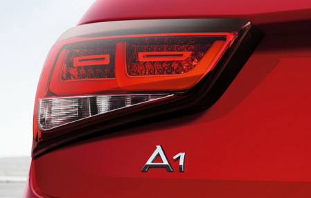 Задние фонари Audi A1 (8X) диодные затемненные