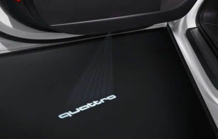 Подсветка передних дверей Audi в форме надписи quattro
